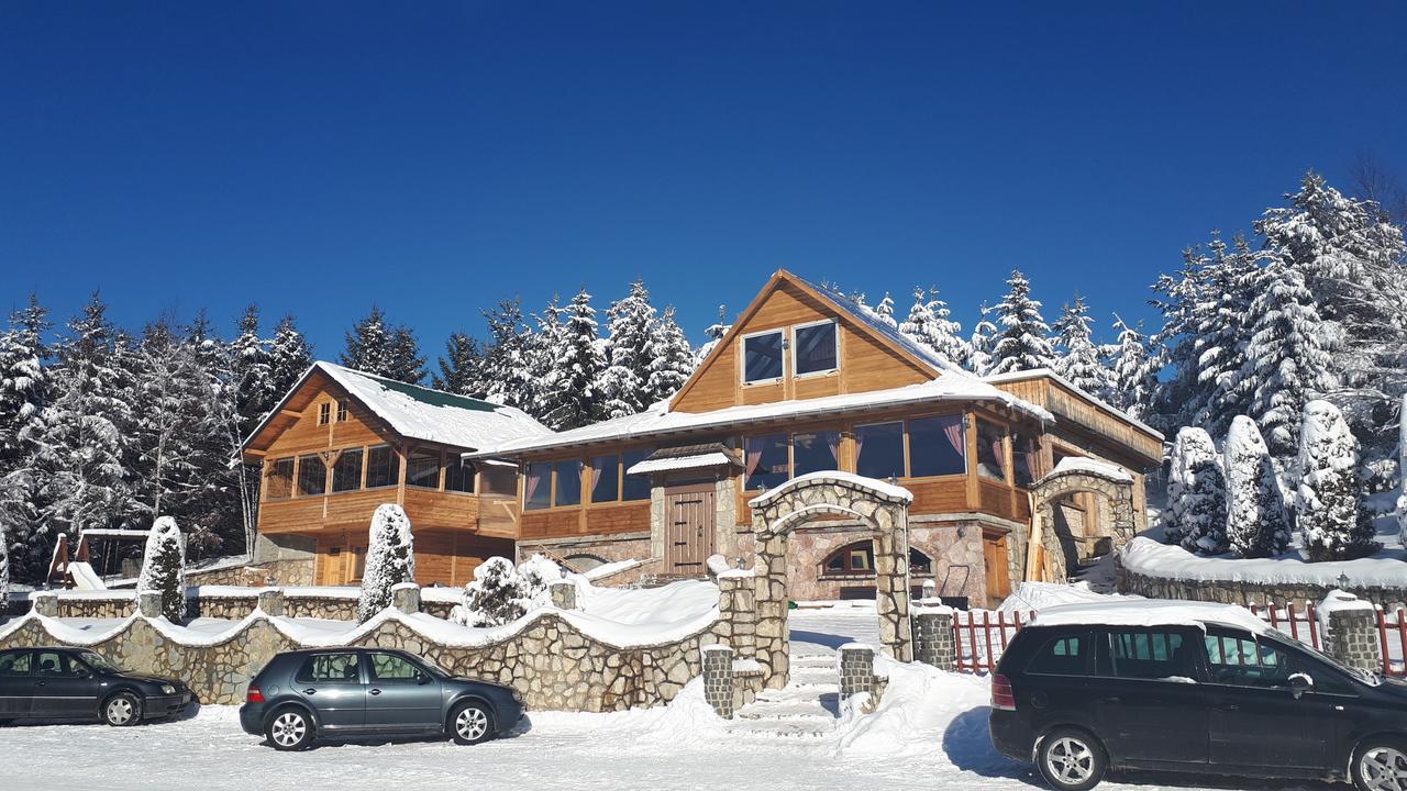 Etno Naselje Kum Bed and Breakfast Sokolac  Buitenkant foto