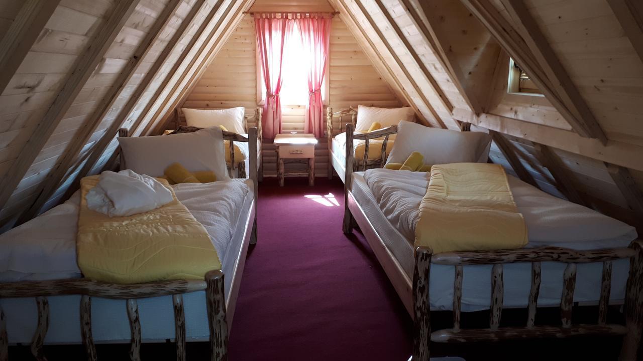 Etno Naselje Kum Bed and Breakfast Sokolac  Buitenkant foto